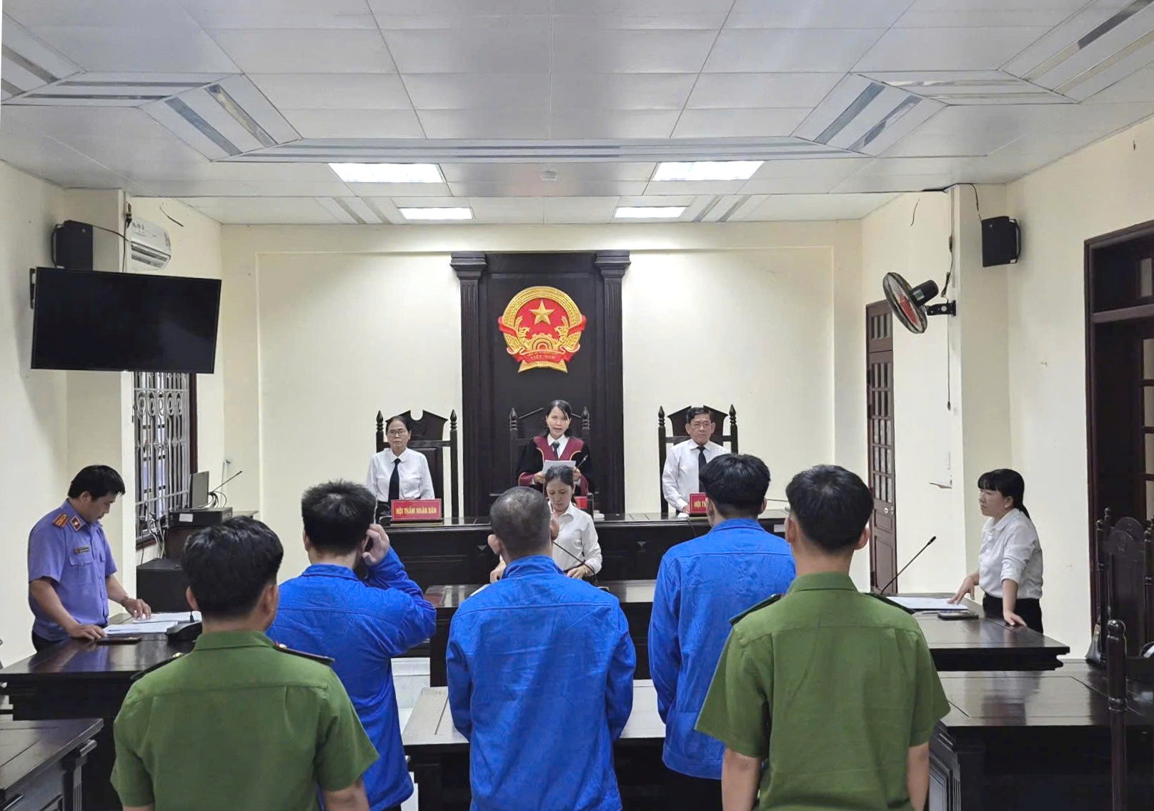 Viện kiểm sát nhân dân Khu vực 11 - Cần Thơ phối hợp với Tòa án nhân dân cùng khu vực xét xử phiên tòa rút kinh nghiệm