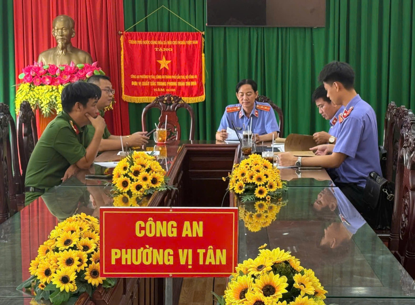 VKSND Khu vực 11 trực tiếp kiểm sát công tác tiếp nhận nguồn tin về tội phạm tại Công an phường Vị Tân