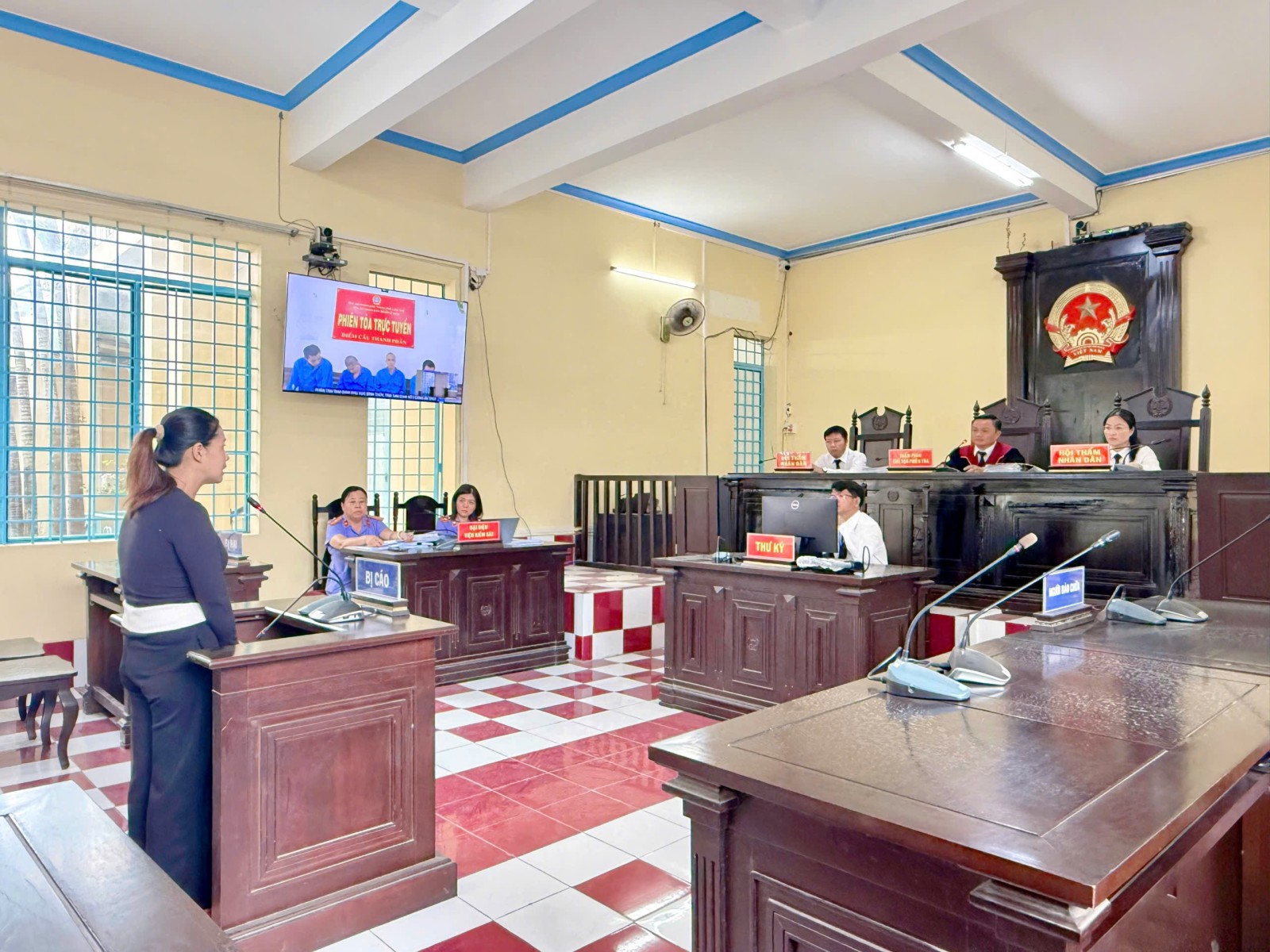 Lãnh đạo VKSND Khu vực 2 - Cần Thơ trực tiếp xét xử phiên tòa rút kinh nghiệm trực tuyến vụ án về ma túy