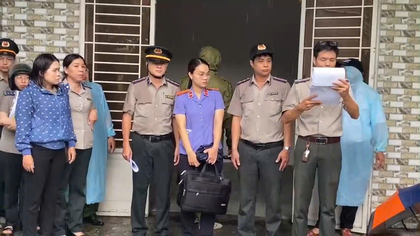 VKSND Khu vực 3 - Cần Thơ kiểm sát chặt chẽ cưỡng chế giao tài sản tại phường Cái Răng