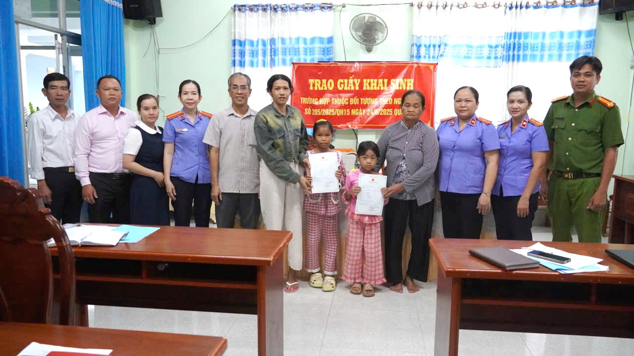 VKSND Khu vực 6 - Cần Thơ bảo vệ quyền trẻ em, phối hợp hỗ trợ cấp giấy khai sinh theo Nghị quyết 205/2025/QH15
