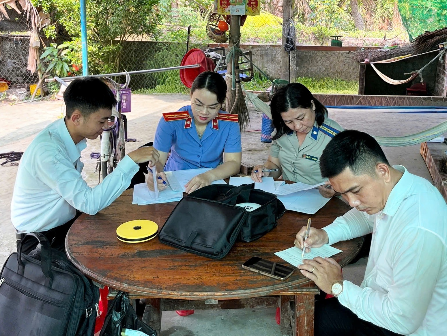 VKSND  Khu vực 3 – Cần Thơ kiểm sát việc cưỡng chế kê biên tài sản tại phường Hưng Phú, thành phố Cần Thơ