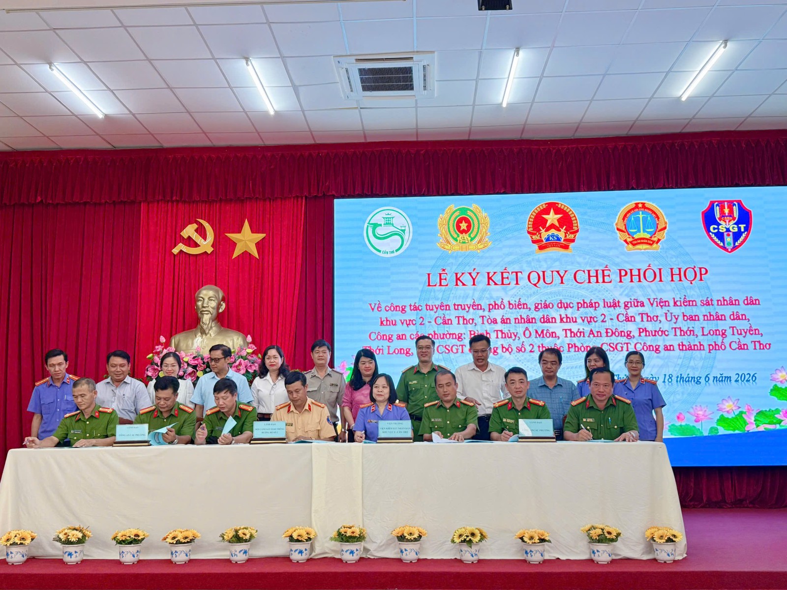VKSND Khu vực 2 - Cần Thơ: ký kết quy chế phối hợp về công tác tuyên truyền, phổ biến, giáo dục pháp luật liên ngành và địa phương