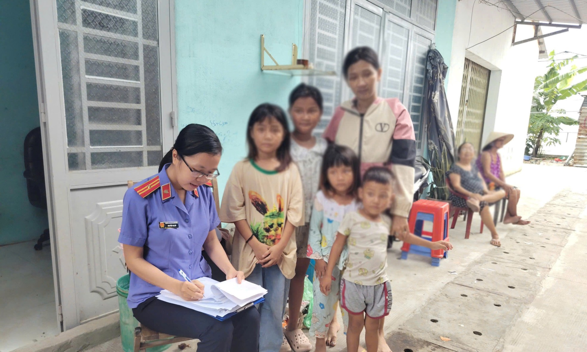 VKSND Khu vực 5 - Cần Thơ hỗ trợ 4 trẻ chưa được cấp giấy khai sinh theo Nghị quyết 205