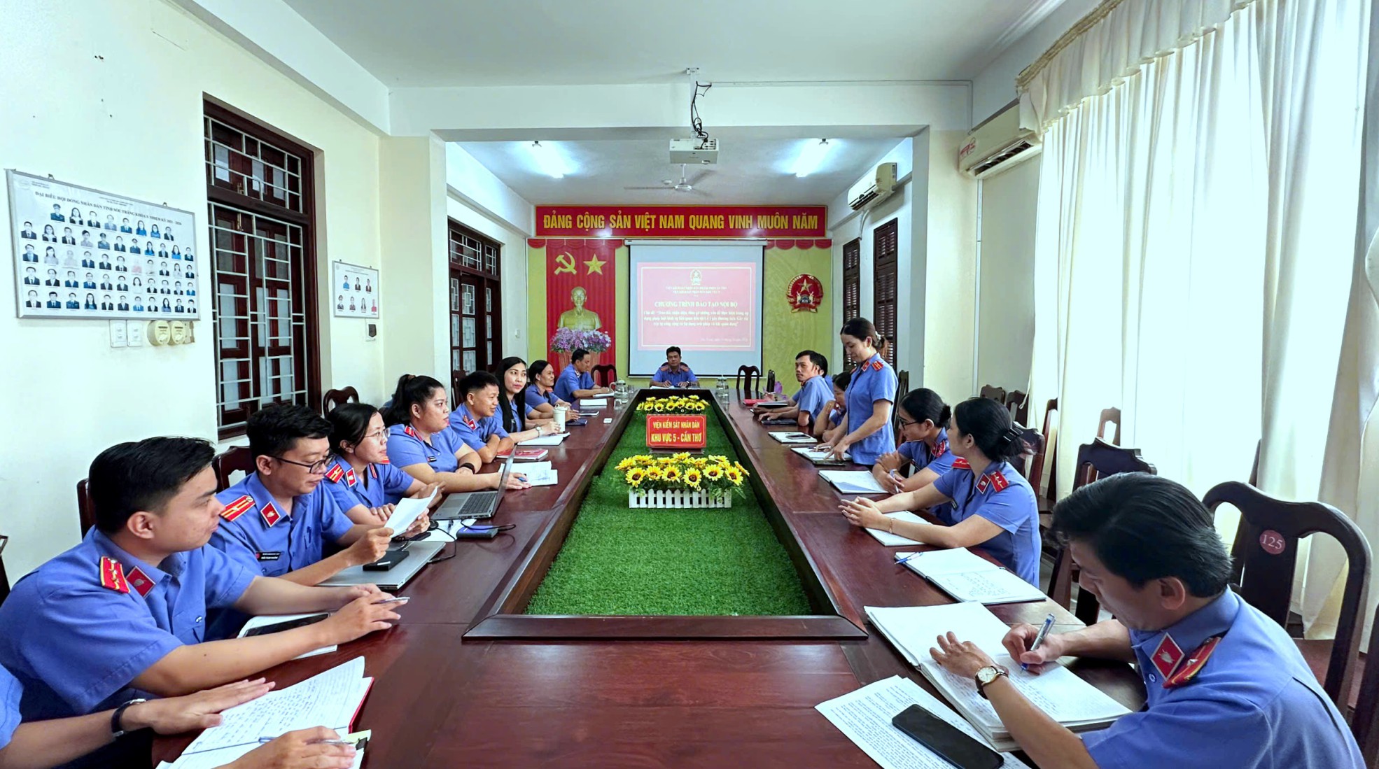 VKSND Khu vực 5 - Cần Thơ nâng cao kỹ năng giải quyết án hình sự qua tự đào tạo