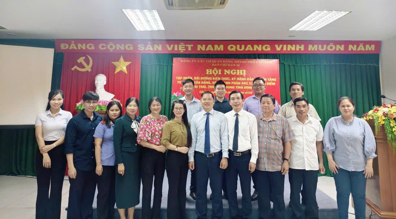 Đảng viên các chi bộ thuộc Đảng bộ VKSND thành phố Cần Thơ tham gia Hội nghị tập huấn, bồi dưỡng kiến thức, kỹ năng bảo vệ nền tảng tư tưởng của Đảng