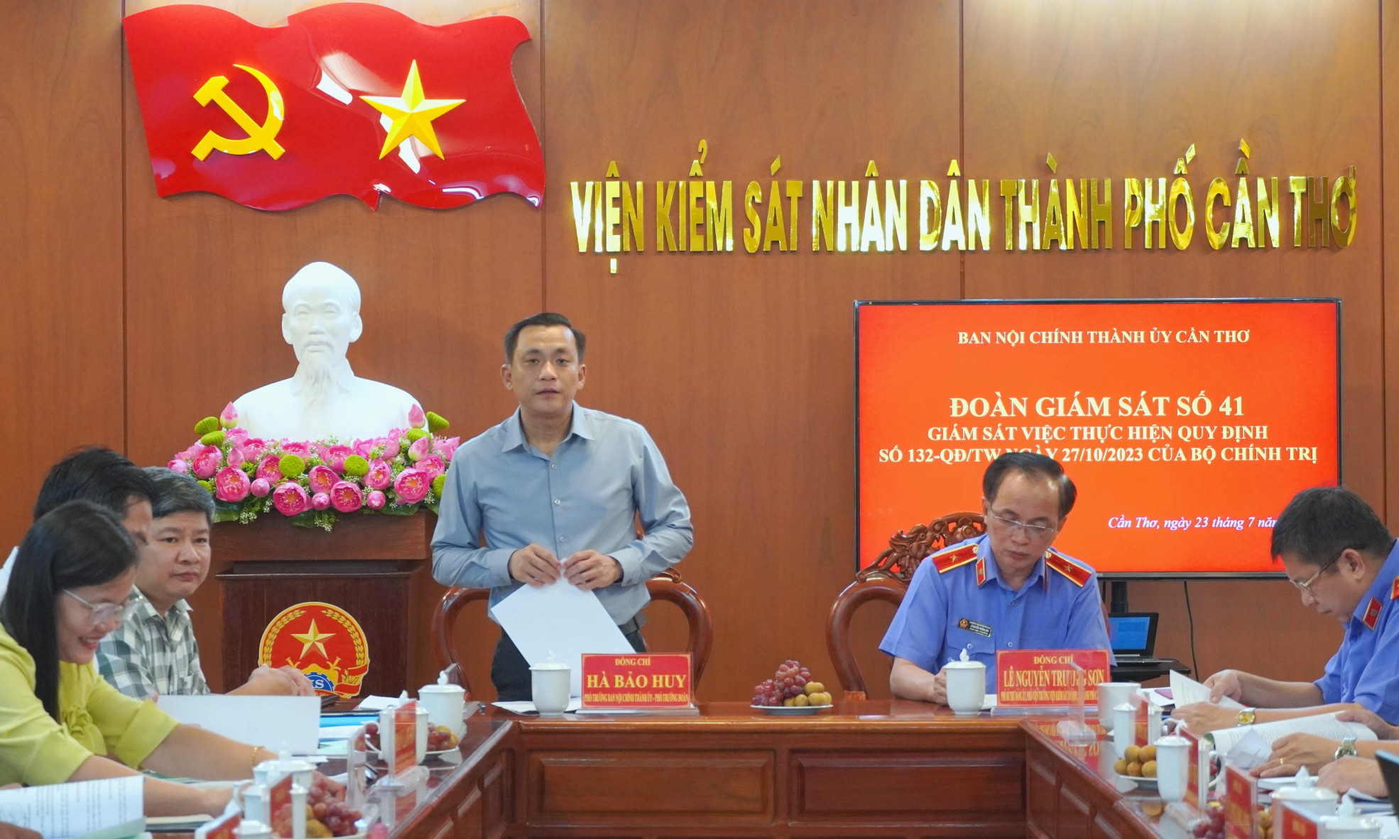 Đoàn Giám sát số 41 của Ban Nội chính Thành ủy làm việc với Đảng ủy VKSND thành phố Cần Thơ
