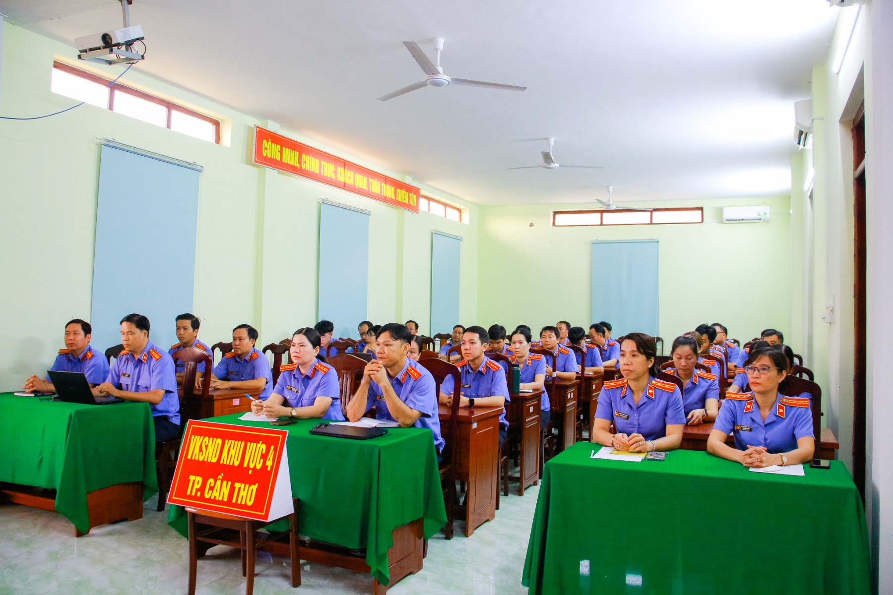 VKSND Khu vực 4: Sinh hoạt chuyên đề xây dựng tinh thần đoàn kết chào mừng 66 năm Ngày thành lập ngành Kiểm sát nhân dân 