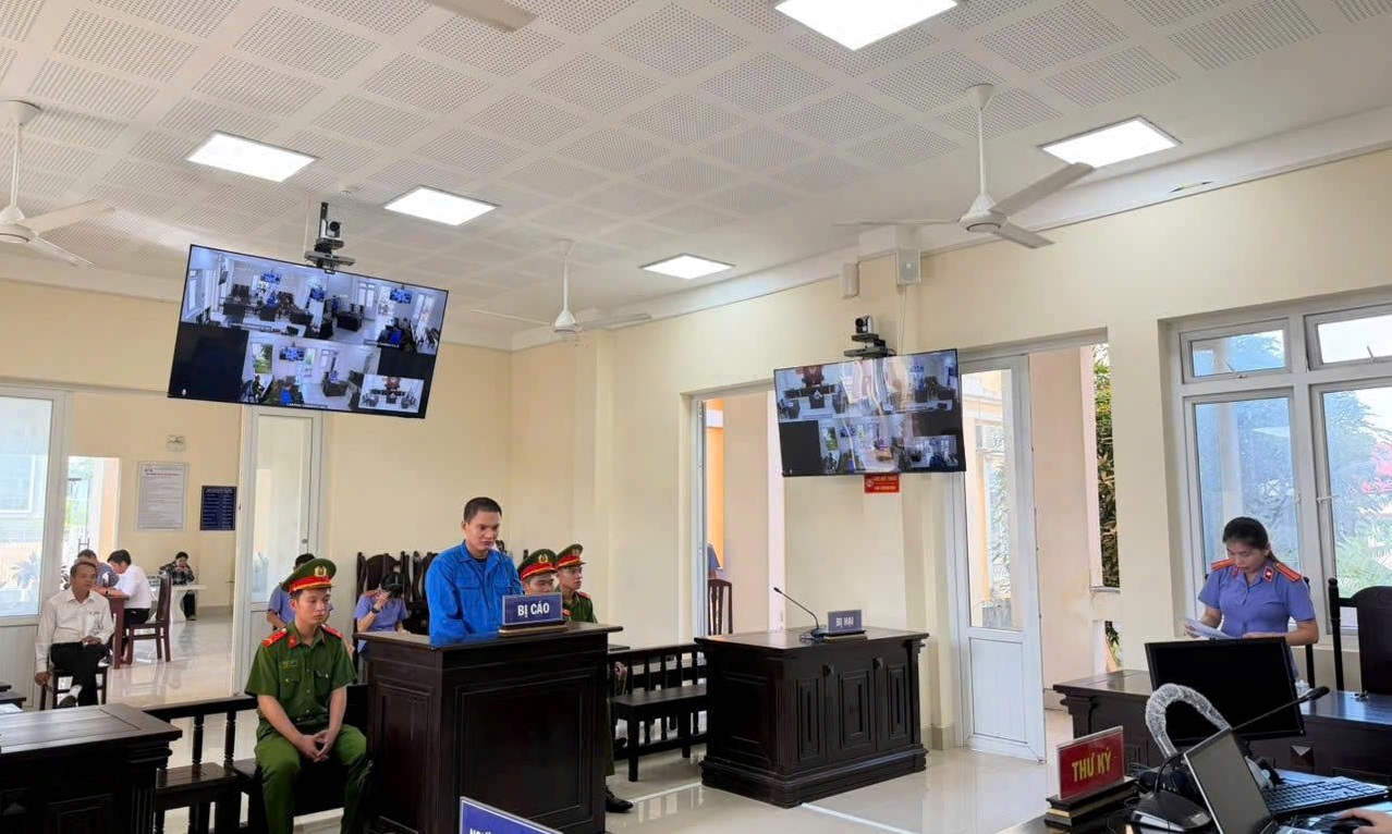 VKSND Khu vực 12 – Cần Thơ phối hợp tổ chức phiên tòa rút kinh nghiệm trực tuyến vụ án “Cướp giật tài sản”