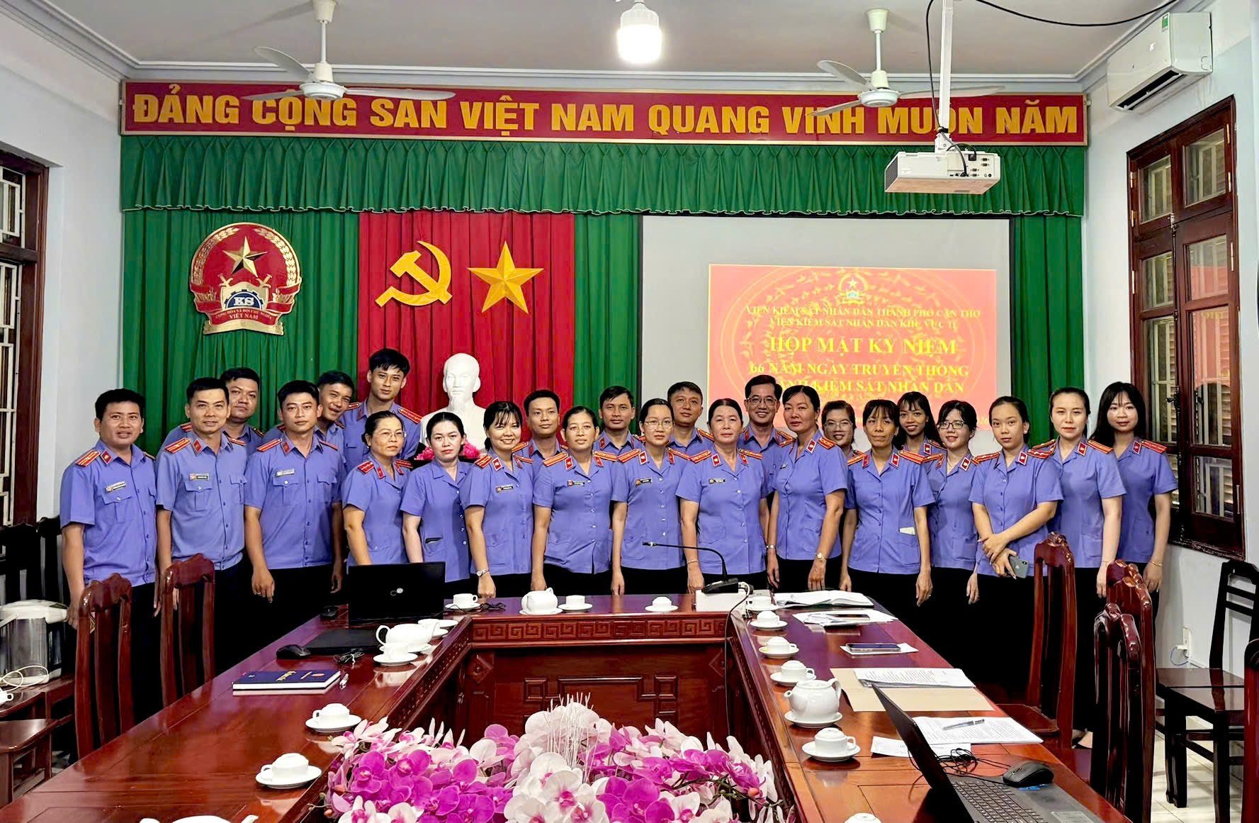 VKSND Khu vực 11 - Cần Thơ tổ chức họp mặt chào mừng Kỷ niệm 66 năm Ngày truyền thống ngành Kiểm sát nhân dân