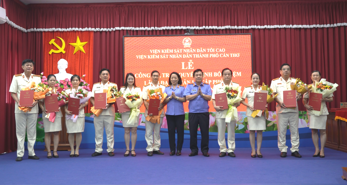Công bố và trao quyết định bổ nhiệm chức vụ lãnh đạo, quản lý cấp phòng VKSND thành phố Cần Thơ