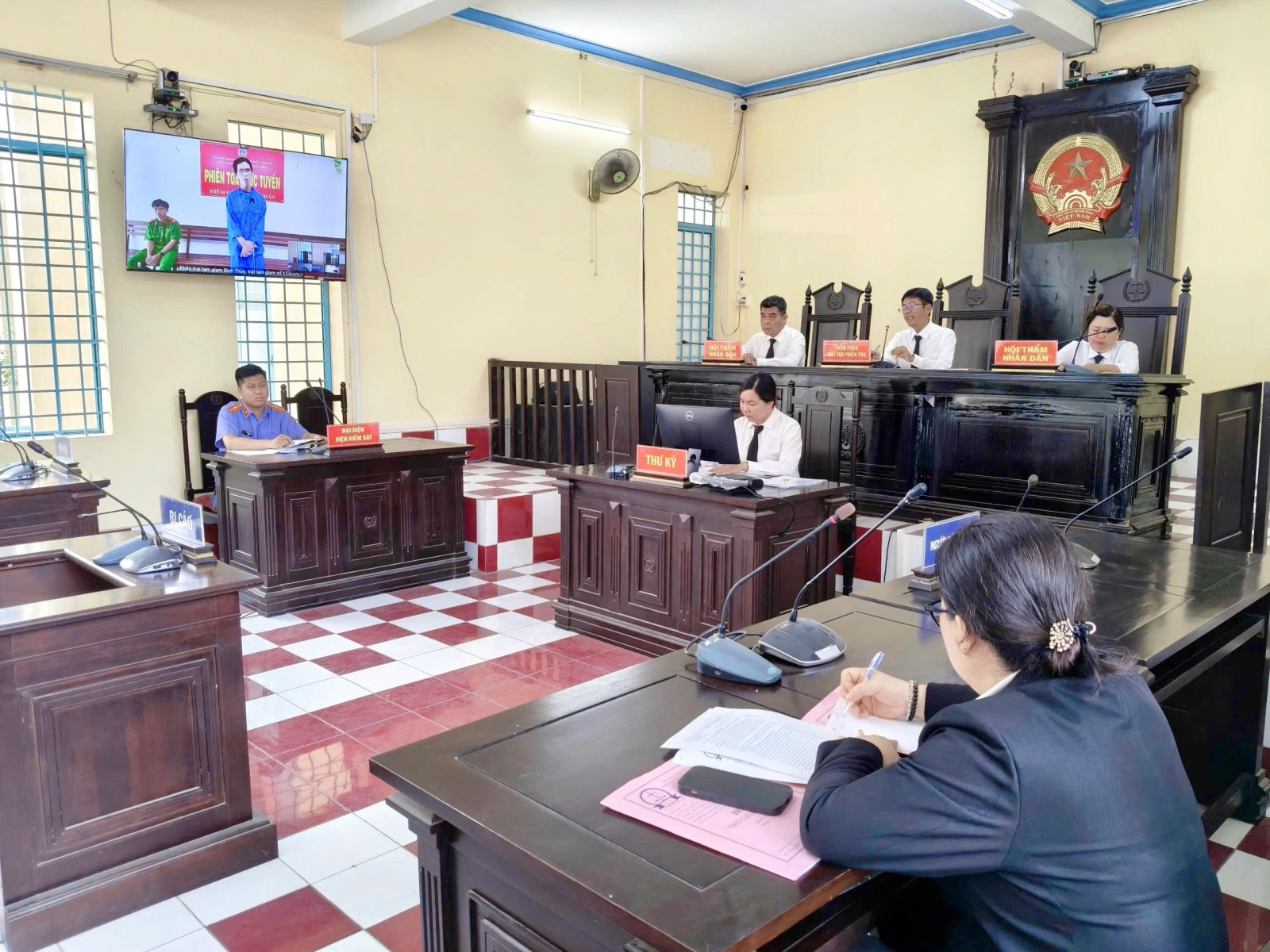VKSND Khu vực 2 - cần Thơ nâng cao chất lượng công tác xét xử vụ án hình sự thông qua phiên tòa rút kinh nghiệm trực tuyến