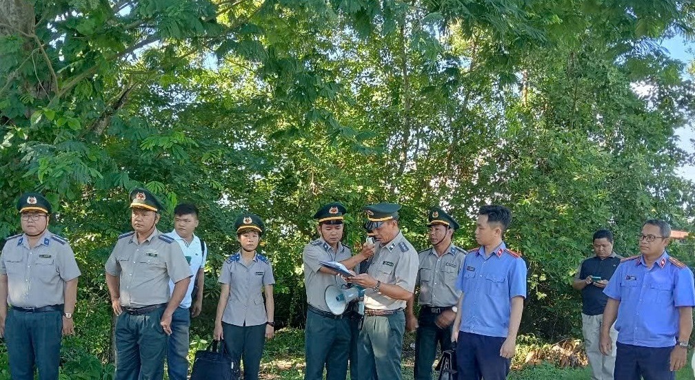 VKSND Khu vực 8 - Cần Thơ kiểm sát cưỡng chế giao quyền sử dụng đất