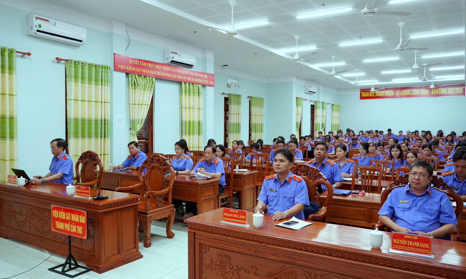 Đảng bộ VKSND thành phố Cần Thơ quán triệt Nghị quyết số 10-NQ/TW: Gắn nhận thức với hành động, góp phần bảo đảm môi trường đầu tư ổn định