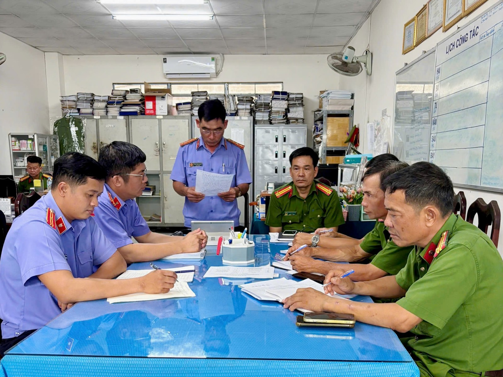 VKSND Khu vực 13: Tăng cường kiểm sát công tác tạm giữ, tạm giam và thi hành án phạt tù