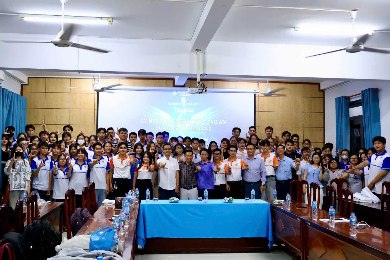 Đưa Nghị quyết 205/2025/QH15 vào thực tiễn qua công tác tuyên truyền tại giảng đường Đại học Cần Thơ