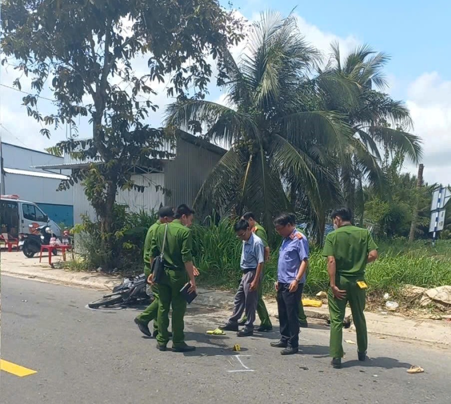 VKSND Khu vực 12 - Cần Thơ kiếm sát khám nghiệm hiện trường vụ “Tai nạn giao thông” xảy ra tại phường Long Phú 1