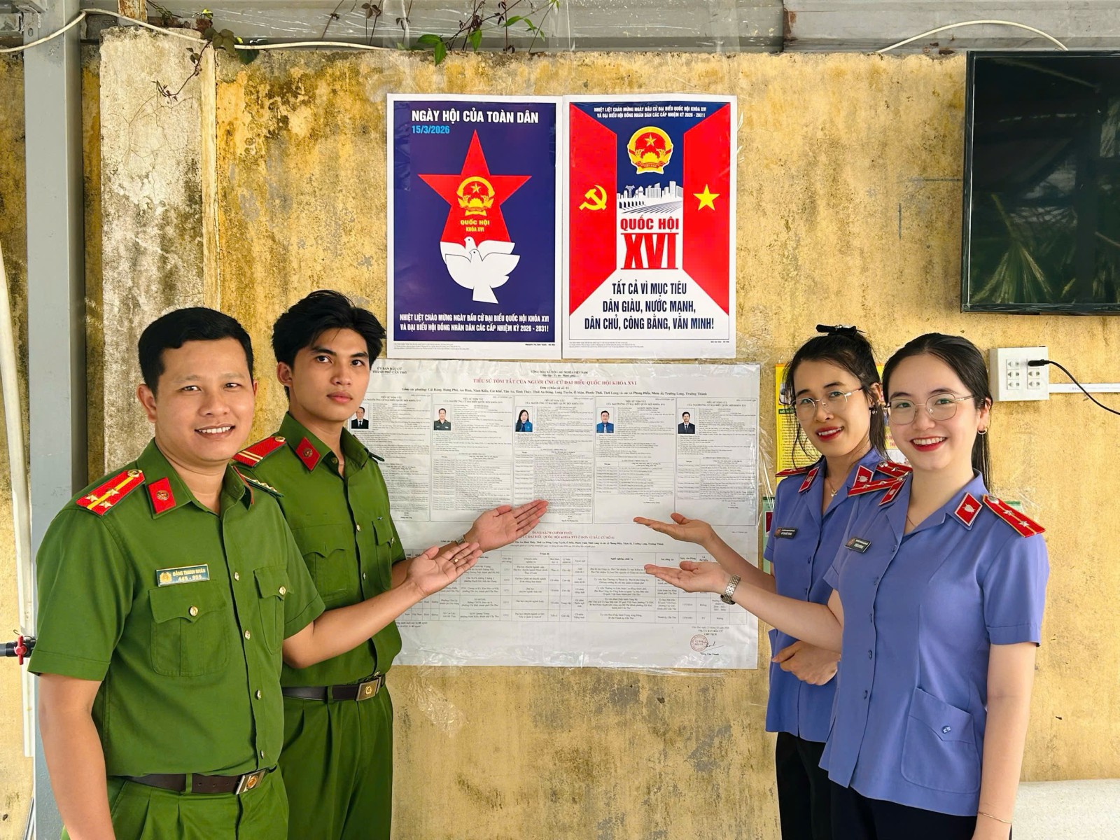 Chi đoàn VKSND Khu vực 1, 2 - Cần Thơ phối hợp cùng đoàn viên Phân trại tạm giam Ninh Kiều tuyên truyền công tác bầu cử