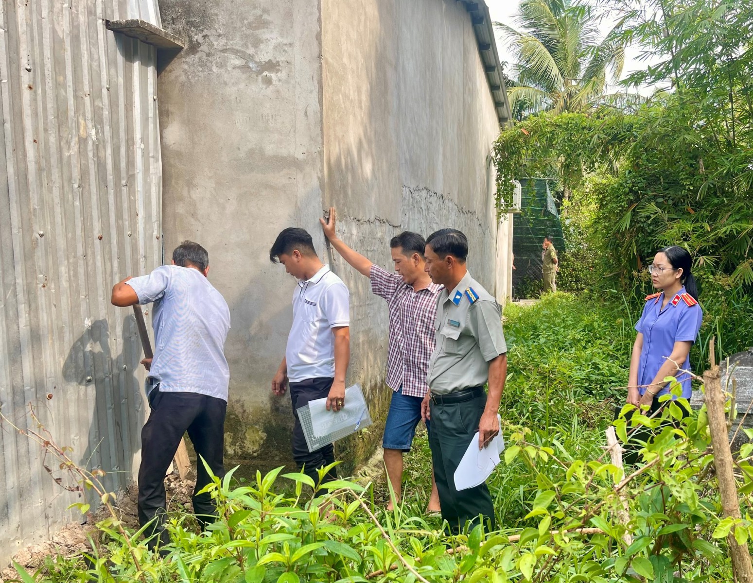 Nâng cao vai trò của Kiểm sát viên và Chấp hành viên trong tổ chức thi hành án dân sự thông qua kỹ năng vận động, thuyết phục đương sự  tự nguyện thi hành án