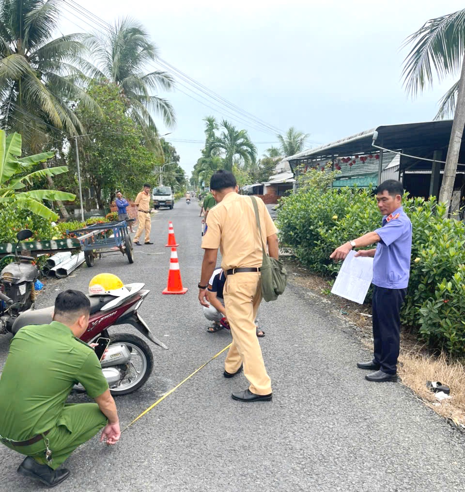 Viện trưởng VKSND Khu vực 13 trực tiếp kiểm sát dựng lại hiện trường vụ tai nạn giao thông nghiêm trọng