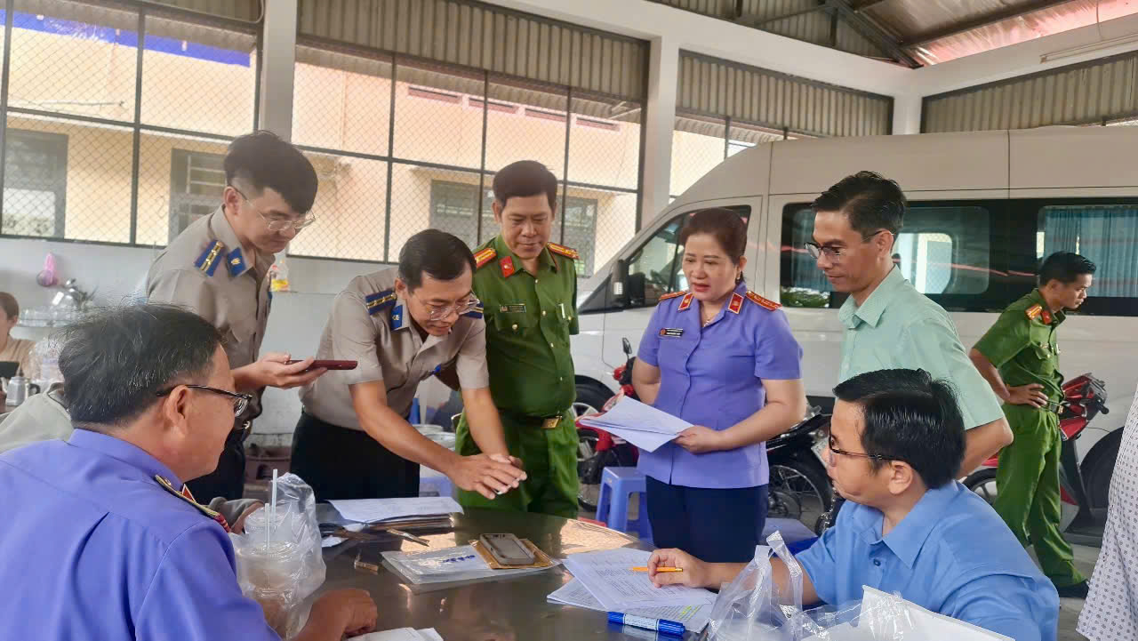 VKSND thành phố Cần Thơ kiểm sát việc tiêu hủy, sung công vật chứng, tài sản