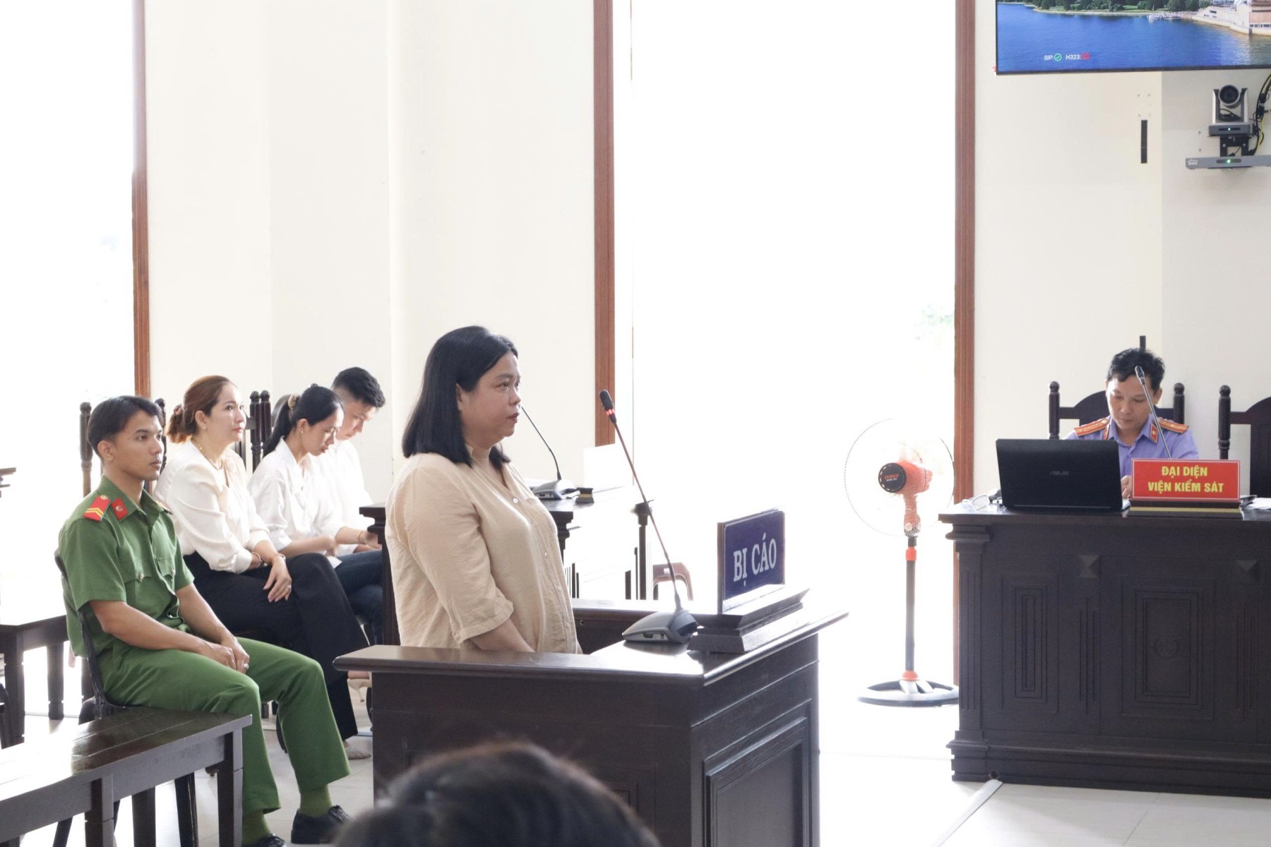 Chiếm đoạt hơn 2,7 tỷ đồng từ việc lừa bán 05 thửa đất…