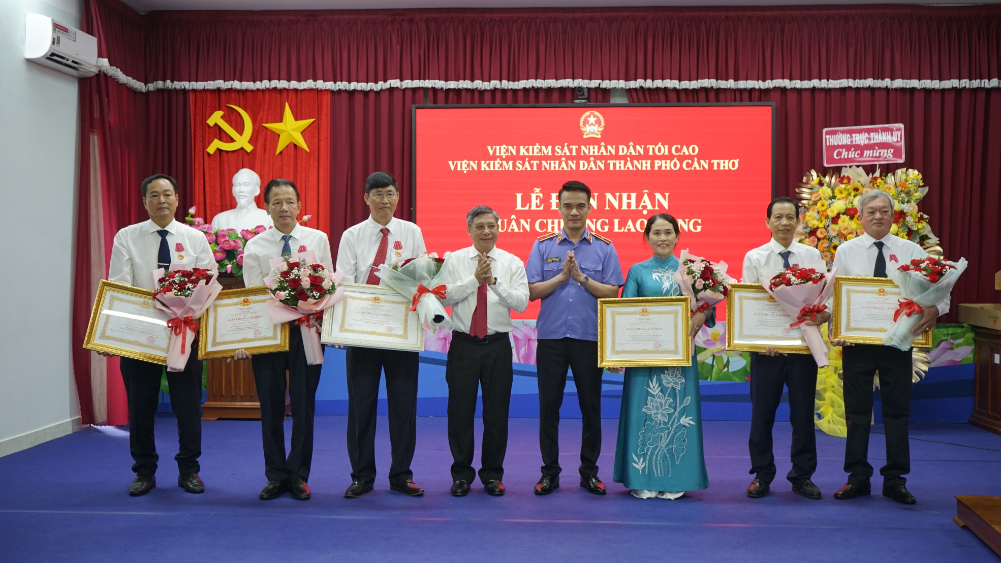 VKSND thành phố Cần Thơ long trọng tổ chức Lễ đón nhận Huân chương Lao động cho các đồng chí nguyên lãnh đạo