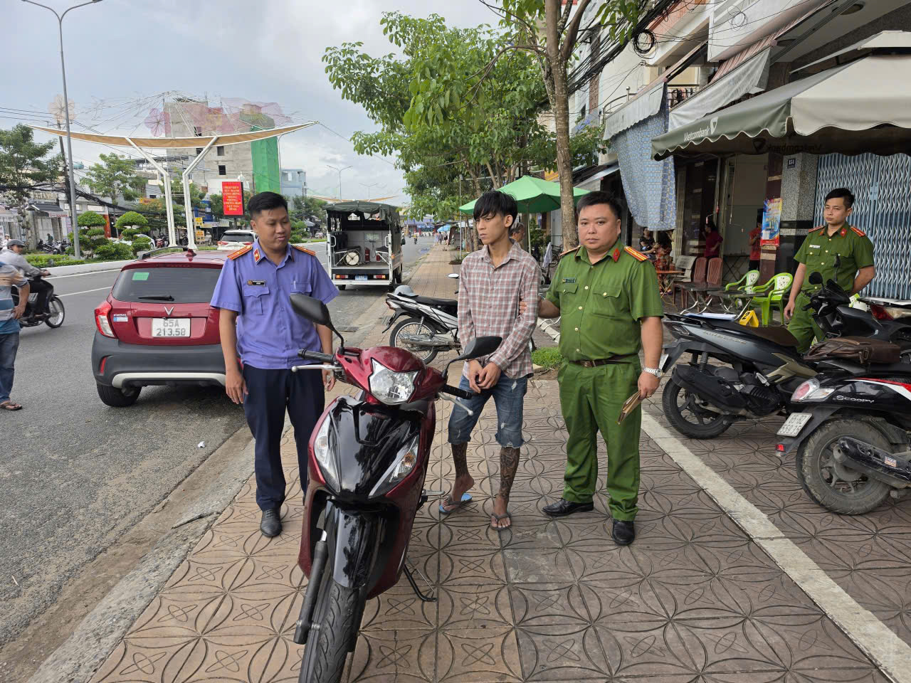 VKSND Khu vực 2 - Cần Thơ kiểm sát khám nghiệm hiện trường vụ việc có dấu hiệu mua bán, tàng trữ trái phép chất ma túy