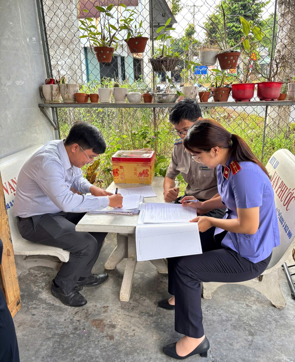 VKSND Khu vực 3 - Cần Thơ kiểm sát việc cưỡng chế kê biên tài sản tại khu vực Yên Hạ A, phường Cái Răng