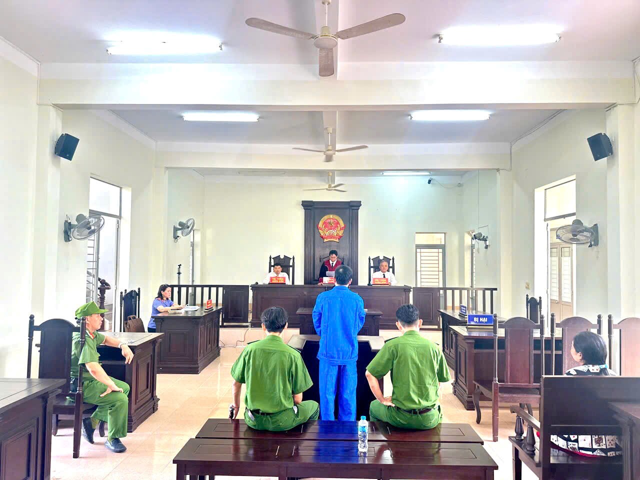 01 năm tù cho hành vi đánh bạc ăn thua bằng tiền