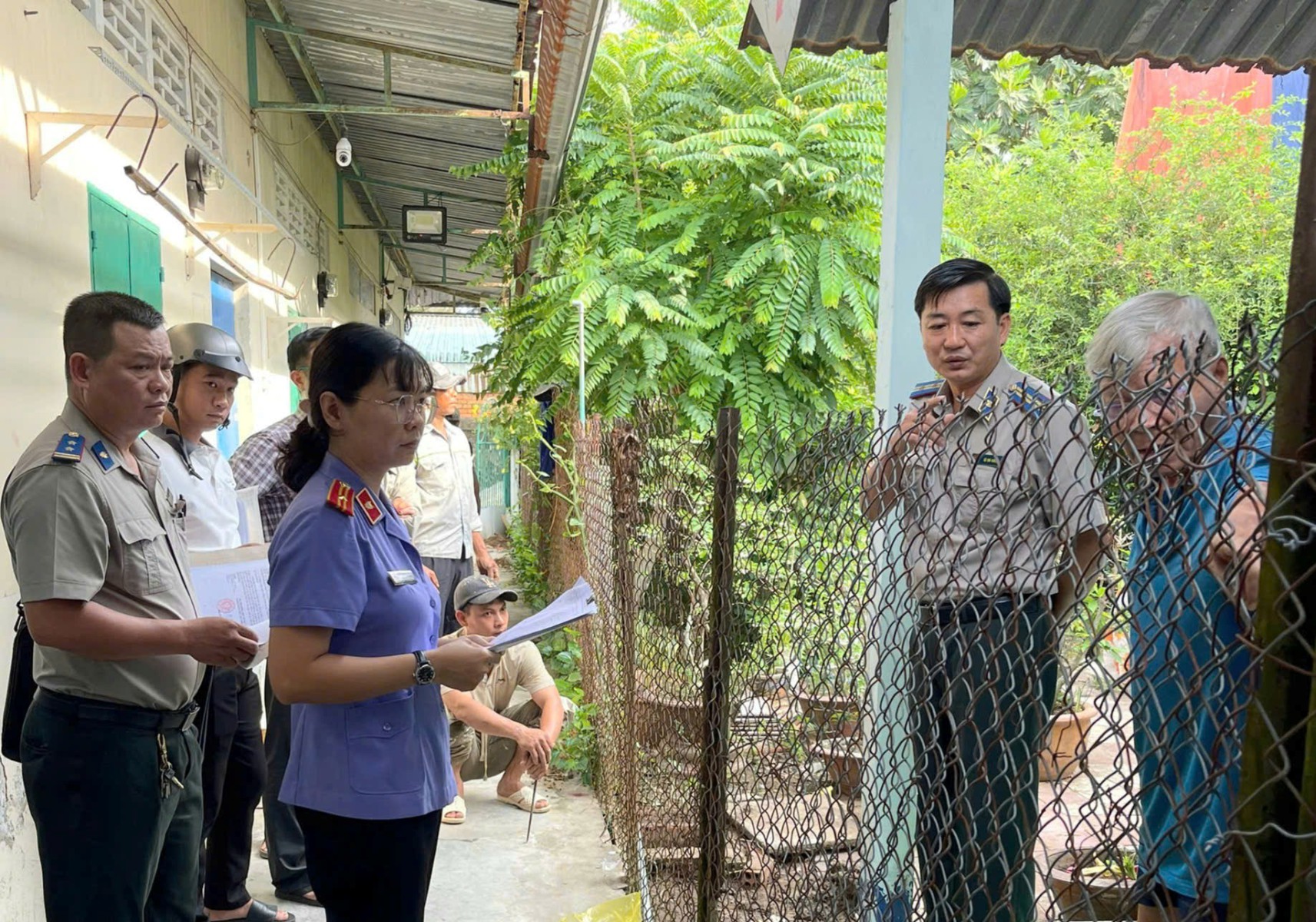 VKSND Khu vực 11 - Cần Thơ kiểm sát việc giao quyền sử dụng đất theo quyết định thi hành án
