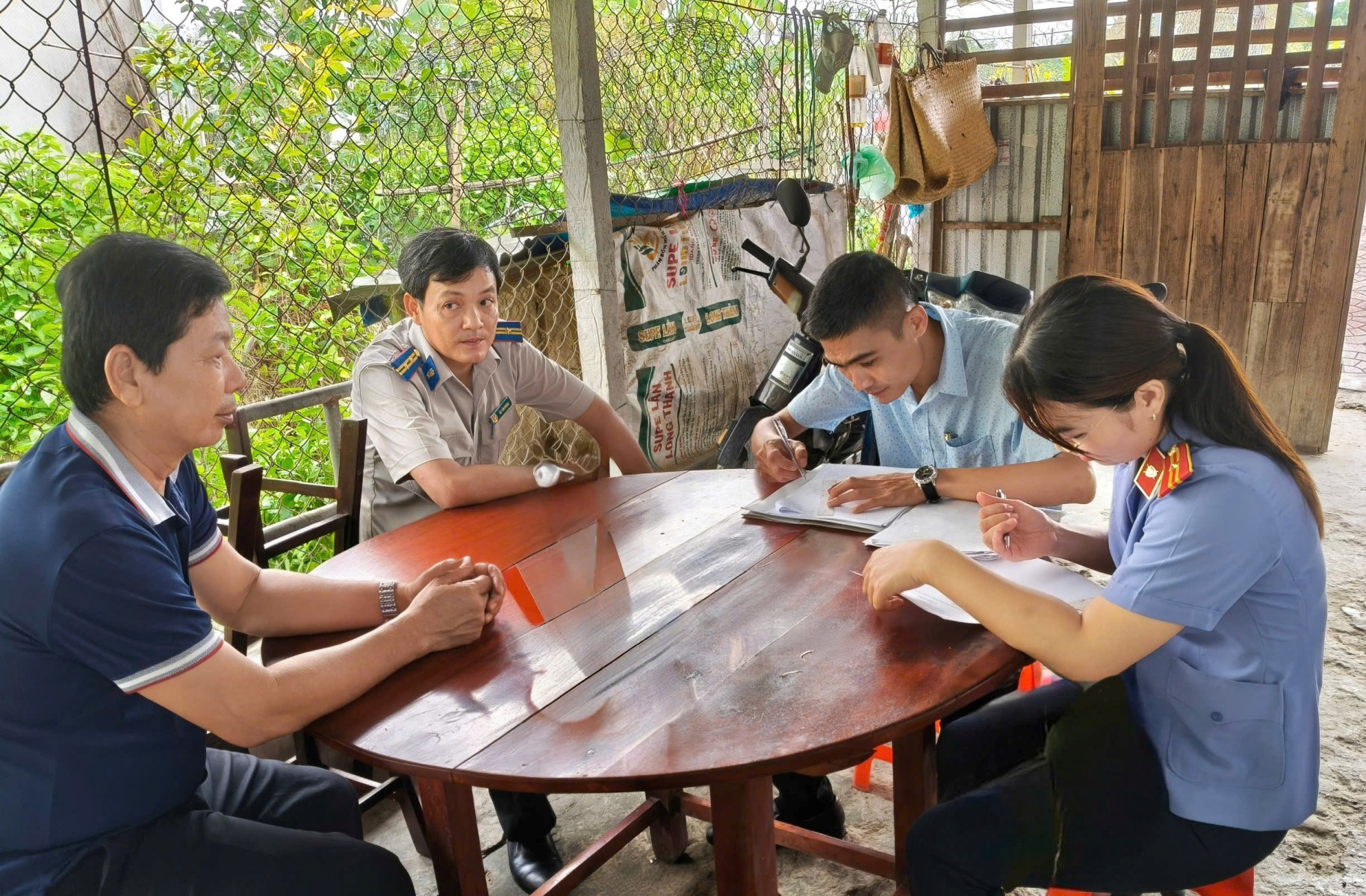 VKSND Khu vực 3 - Cần Thơ: kiểm sát việc bàn giao tài sản đấu giá trị giá 17,7 tỷ đồng tại phường Hưng Phú