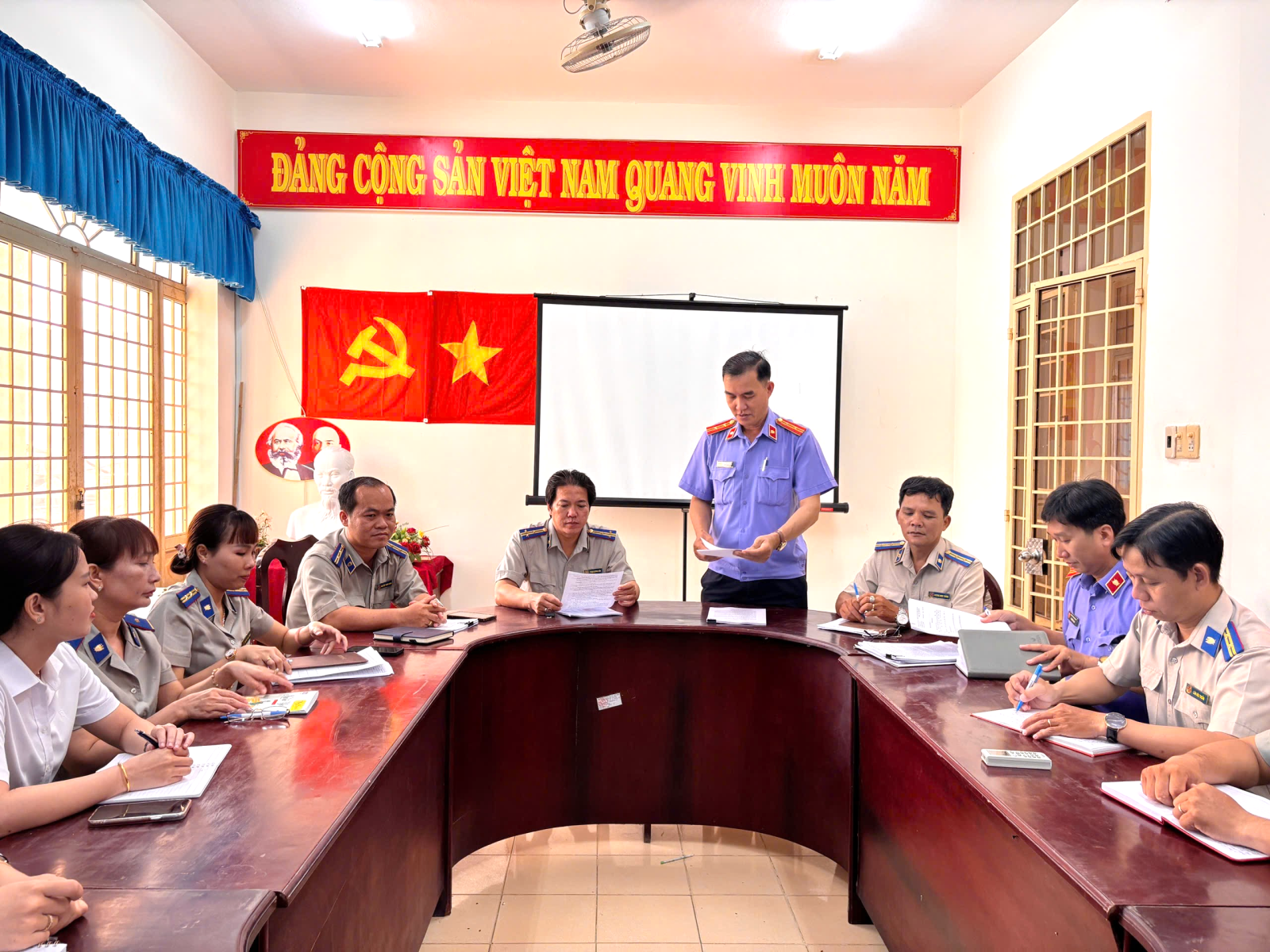 VKSND Khu vực 10 - Cần Thơ trực tiếp kiểm sát hoạt động thi hành án dân sự 