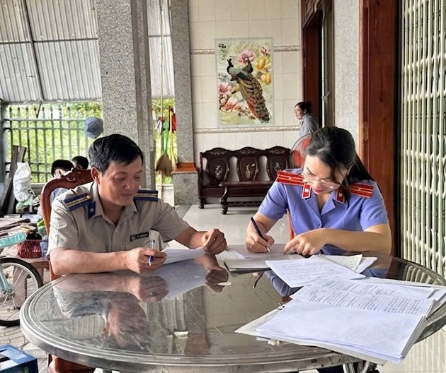 VKSND Khu vực 3 - Cần Thơ kiểm sát việc cưỡng chế kê biên tài sản tại xã Trường Long