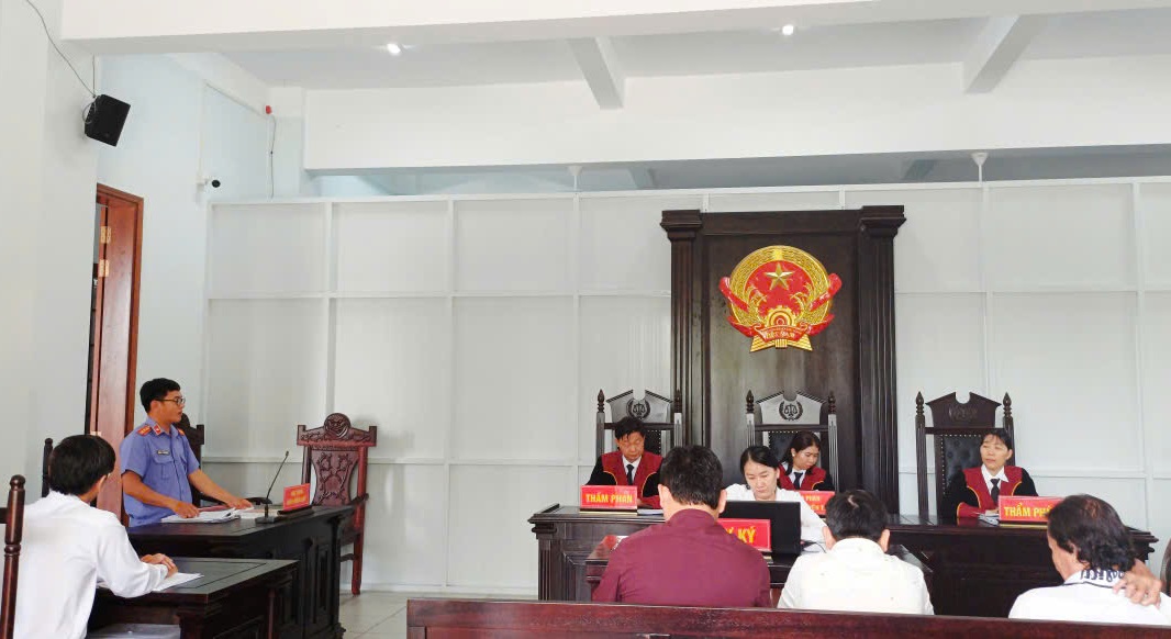 Kiểm sát viên VKSND thành phố Cần Thơ nâng cao kỹ năng nghiệp vụ qua phiên tòa rút kinh nghiệm vụ án kinh doanh thương mại