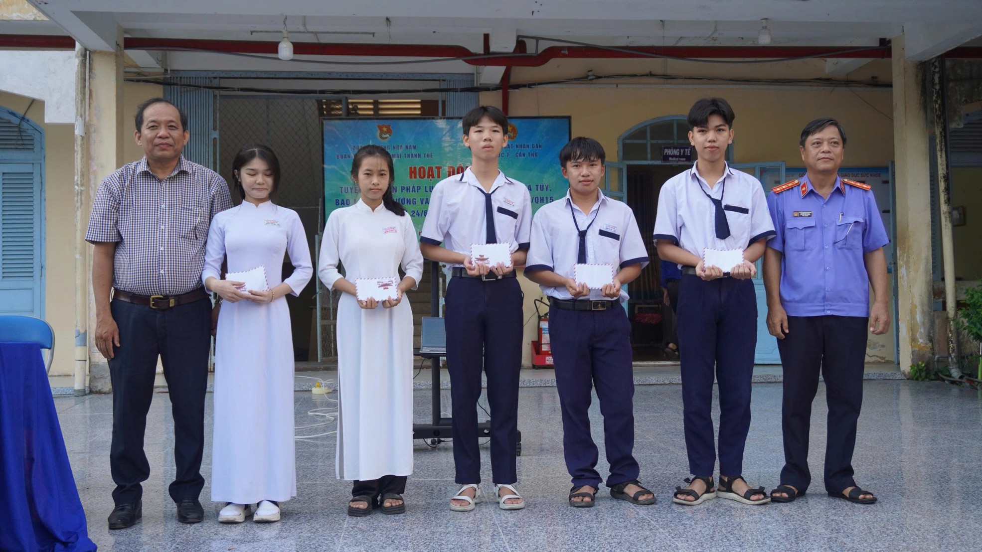 VKSND Khu vực 7 - Cần Thơ tuyên truyền pháp luật và Nghị quyết 205/2025/QH15 tại Trường THPT Mai Thanh Thế