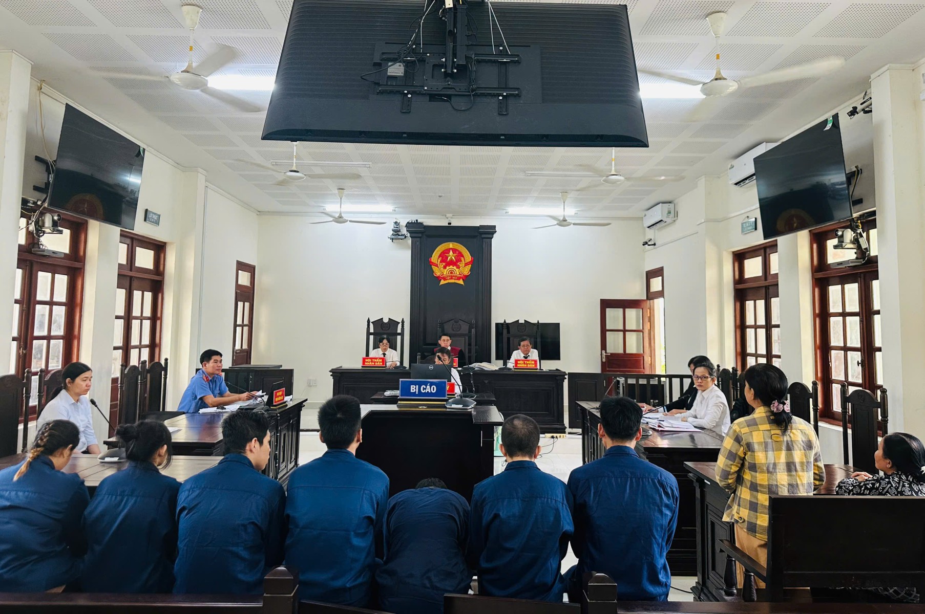 52 năm 9 tháng tù cho 8 bị cáo trong vụ án ma túy 