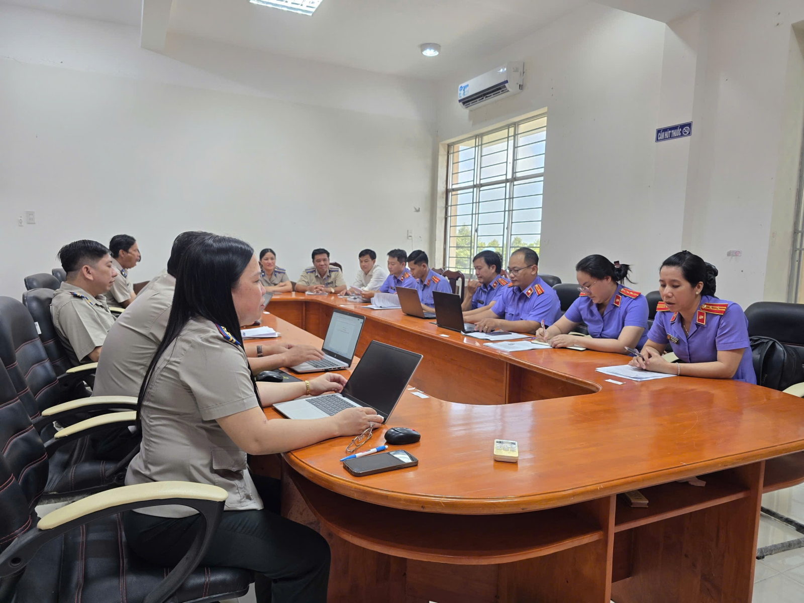 VKSND Khu vực 4 - Cần Thơ kiểm sát công tác quản lý vật chứng trong thi hành án dân sự