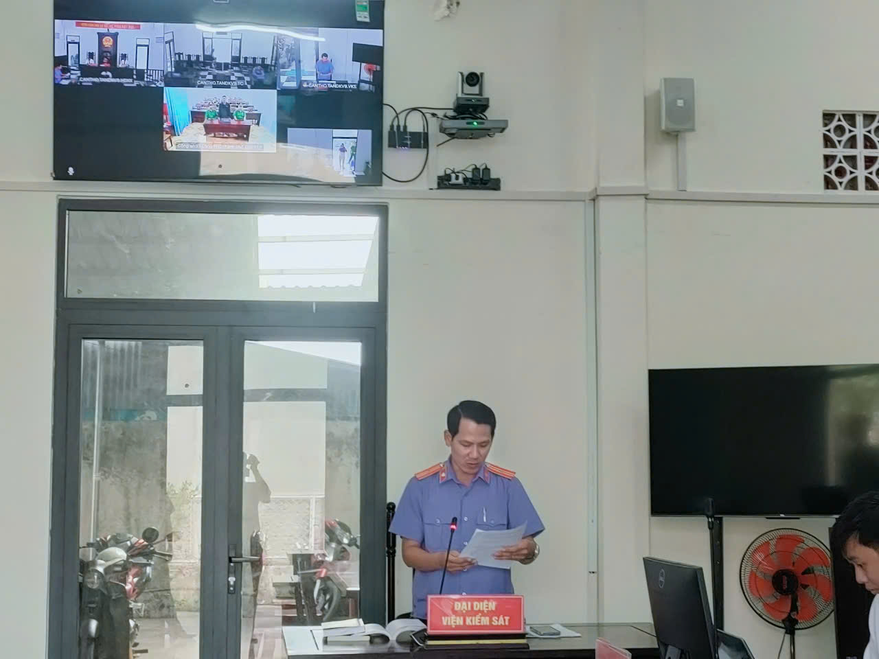 VKSND Khu vực 9 - Cần Thơ xét xử rút kinh nghiệm trực tuyến vụ án “Vi phạm quy định về tham gia giao thông đường bộ” 