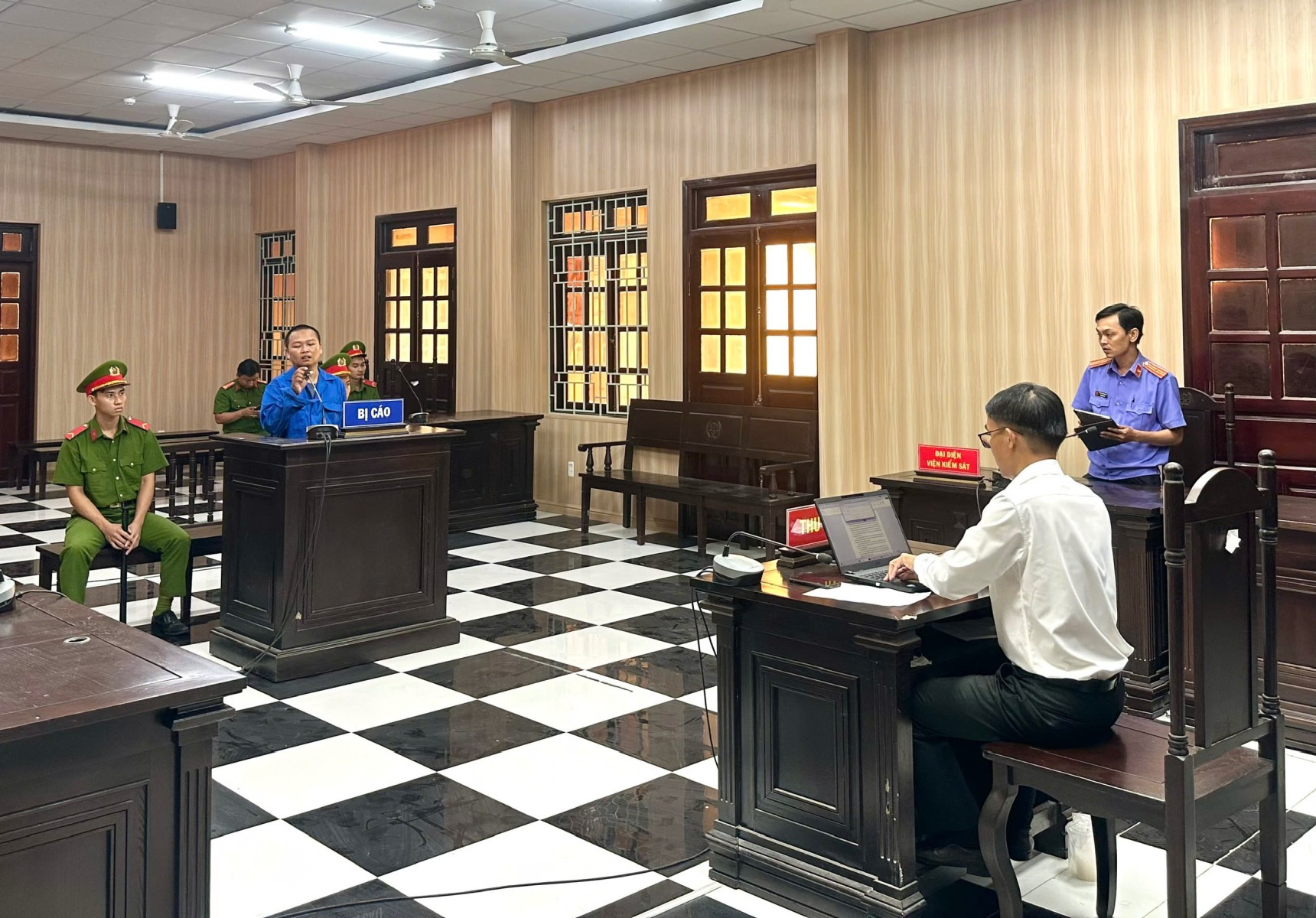 VKSND Khu vực 8 - Cần Thơ xét xử nghiêm đối tượng trộm cắp tài sản tái phạm nguy hiểm