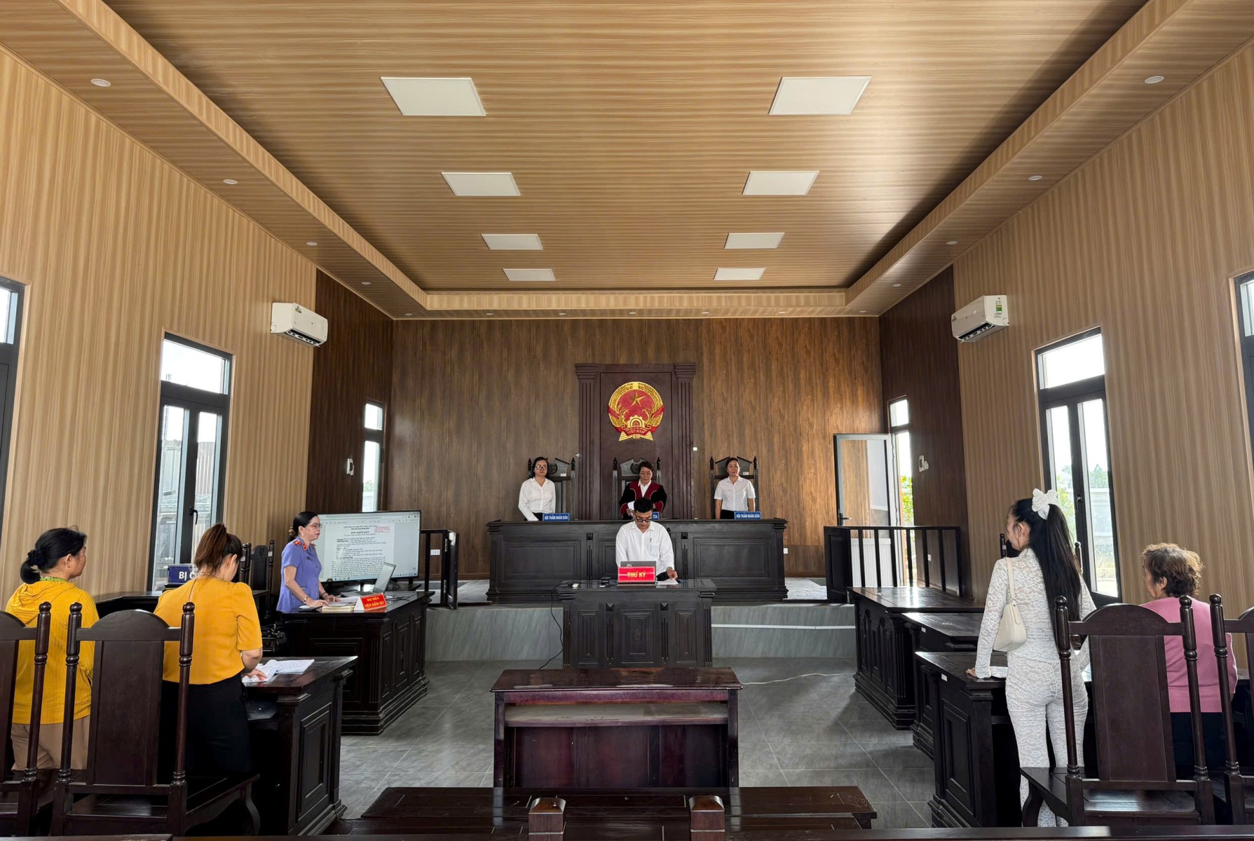 VKSND Khu vực 8 - Cần Thơ phối hợp tổ chức phiên tòa rút kinh nghiệm “Tranh chấp hợp đồng chuyển nhượng quyền sử dụng đất”