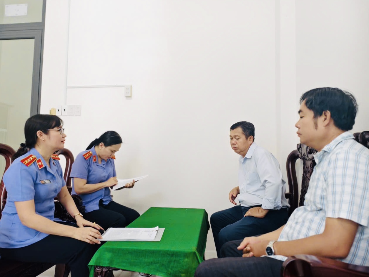 VKSND Khu vực 4 - Cần Thơ phối hợp xác minh các vụ việc liên quan đến đất công tại xã Vĩnh Thạnh