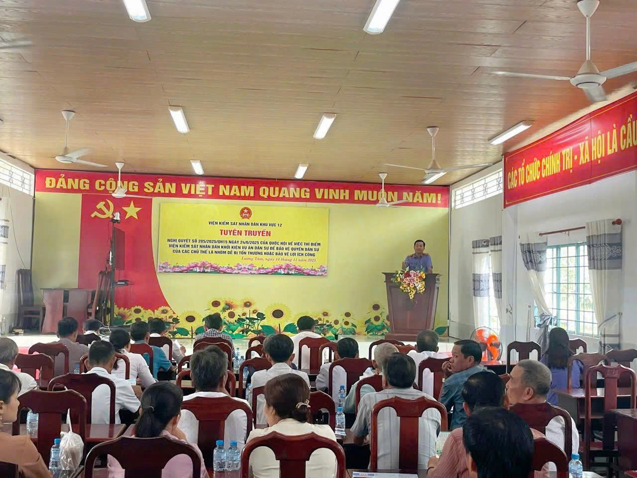 VKSND Khu vực 12 - Cần Thơ:  Phối hợp tuyên truyền Nghị quyết số 205/2024/QH15 của Quốc hội trên địa bàn xã Lương Tâm