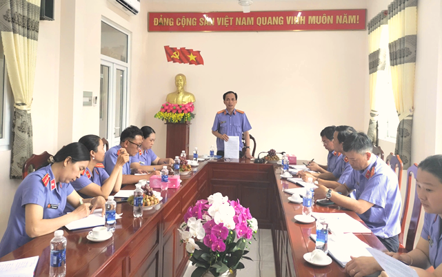 Quyết tâm xây dựng bộ máy Viện kiểm sát nhân dân 03 cấp “Tinh - Gọn - Mạnh - Hiệu năng - Hiệu lực - Hiệu quả” trong tình hình mới (Qua thực tiễn Viện kiểm sát nhân dân Khu vực 12 - Cần Thơ)	