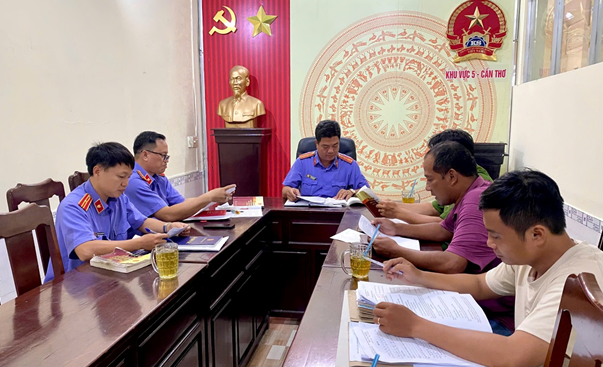 VKSND Khu vực 5 - Cần Thơ tổ chức họp Liên ngành giải quyết vụ án hình sự về tội Mua bán trái phép chất ma túy.