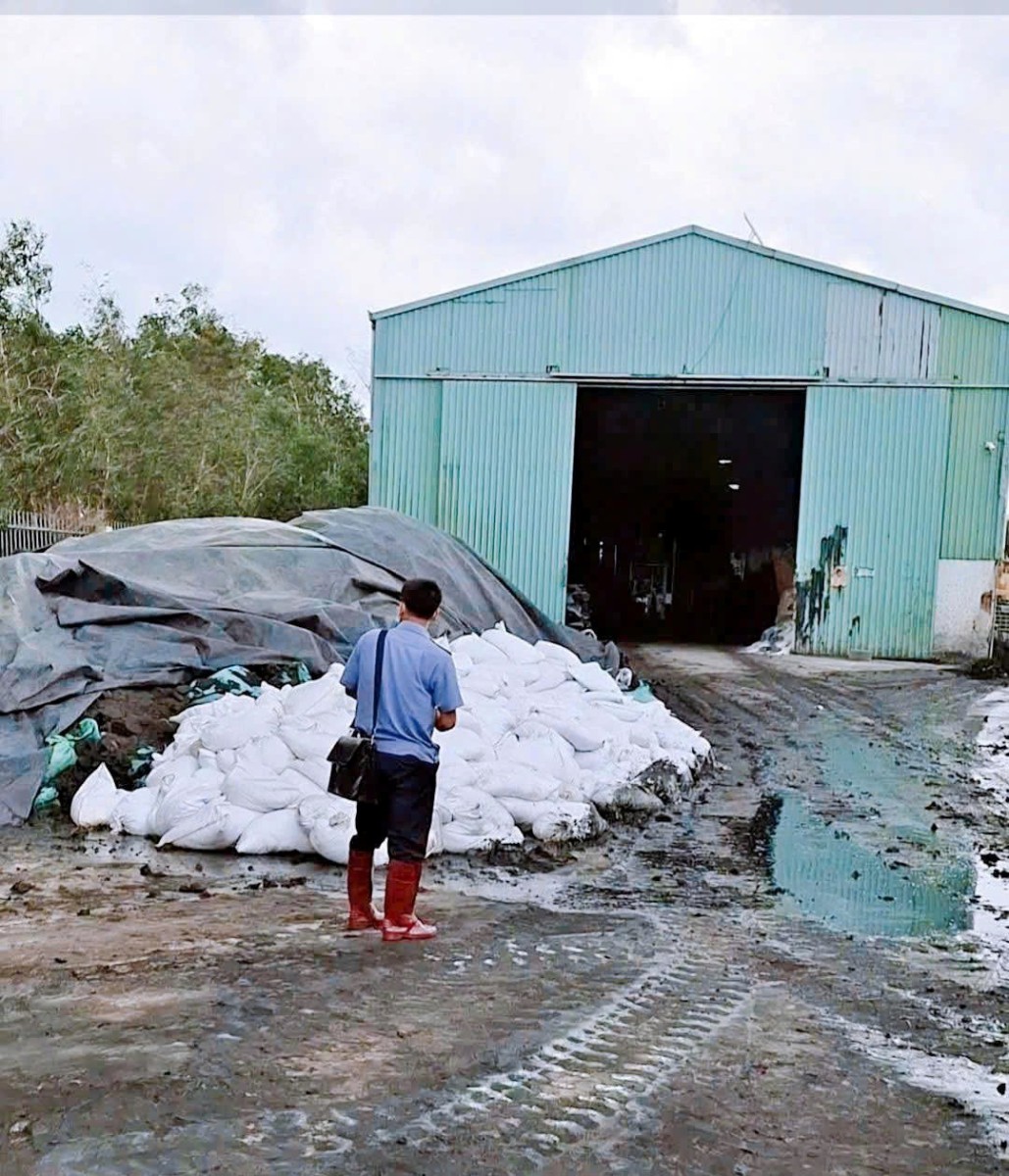  Kiểm sát khám nghiệm hiện trường vụ việc Công ty TNHH Dasaco “có dấu hiệu gây ô nhiễm môi trường” tại xã Vĩnh Viễn, thành phố Cần Thơ
