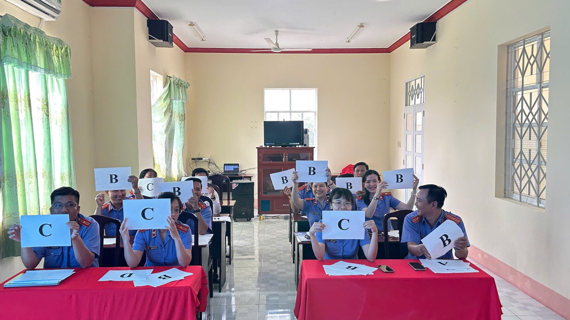 VKSND Khu vực 13 sôi nổi tổ chức Cuộc thi “Rung chuông vàng” tìm hiểu Nghị quyết số 205/2025/QH15 của Quốc hội