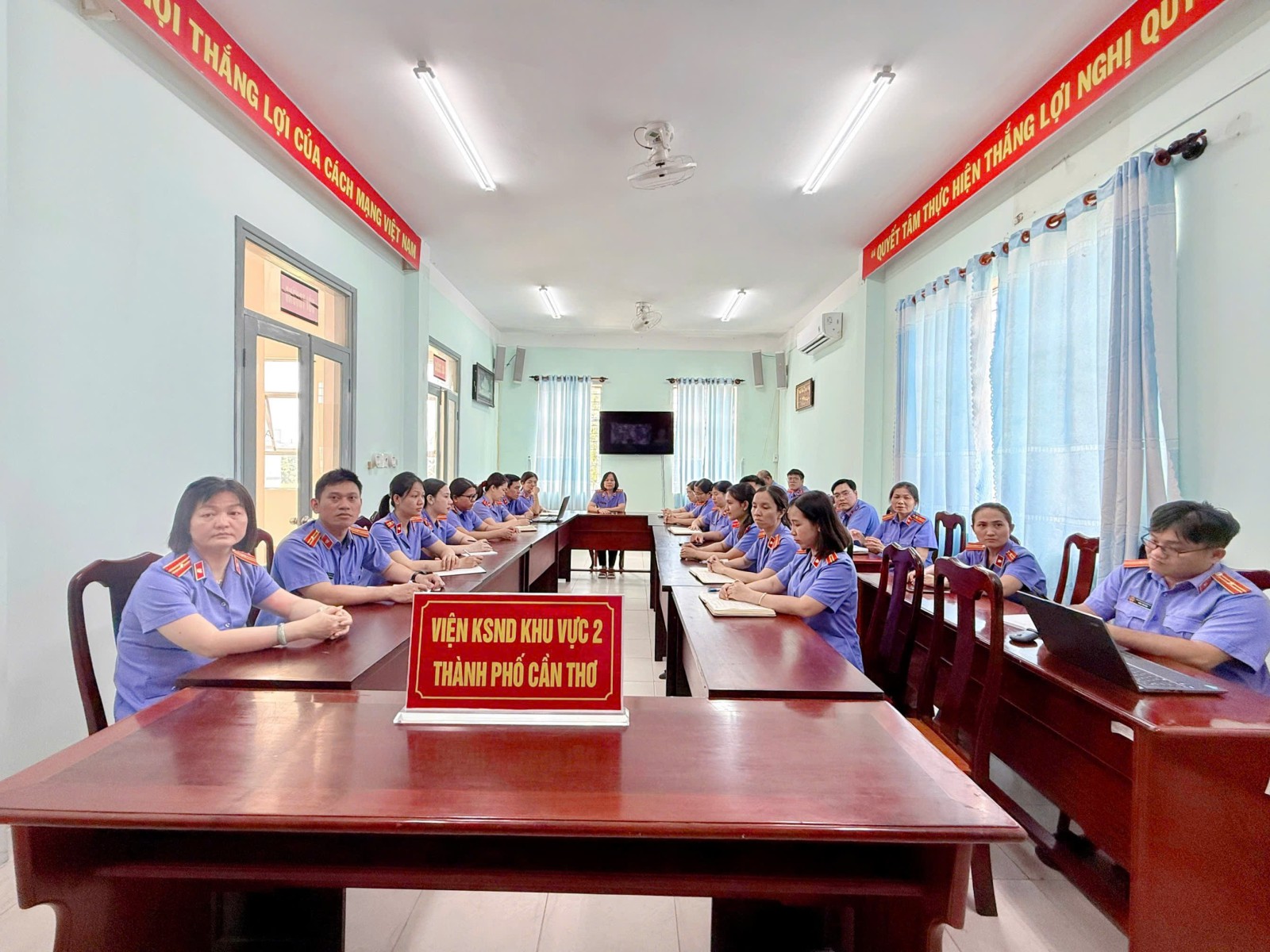 Chi bộ VKSND Khu vực 2 - Cần Thơ quán triệt đảng viên học tập phiên khai mạc Kỳ họp thứ Nhất, Quốc hội khoá XVI