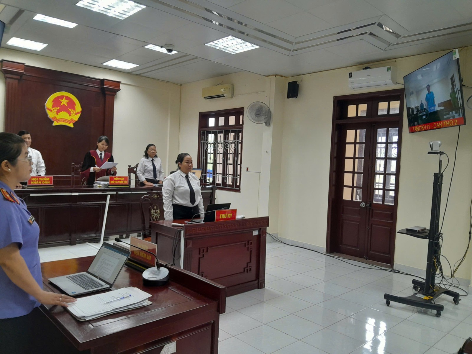 VKSND Khu vực 11 - Cần Thơ phối hợp xét xử trực tuyến vụ án vi phạm quy định về tham gia giao thông đường bộ