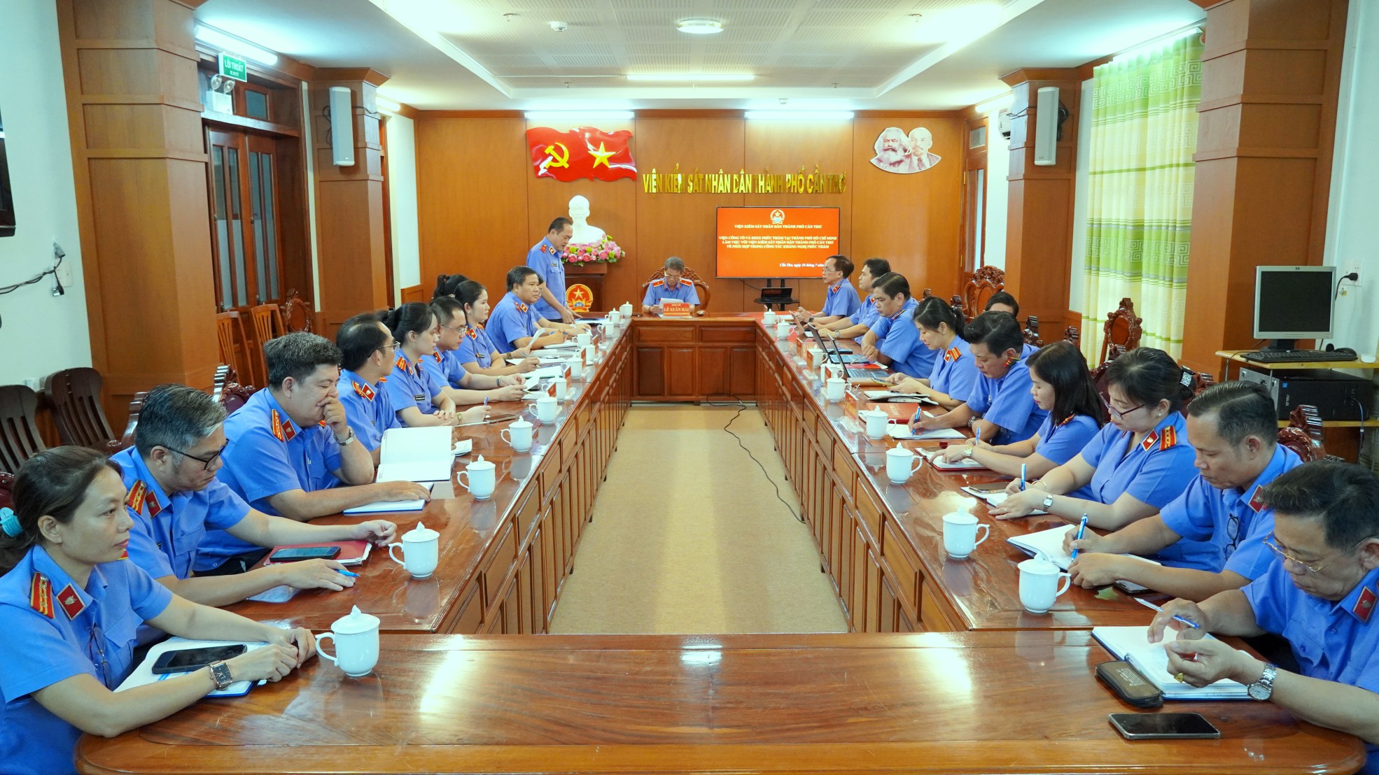 Viện Công tố và Kiểm sát xét xử phúc thẩm tại Thành phố Hồ Chí Minh làm việc với VKSND thành phố Cần Thơ